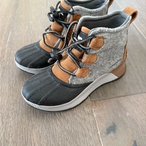 NWT Sorel Kids Out and About Waterproof Boots